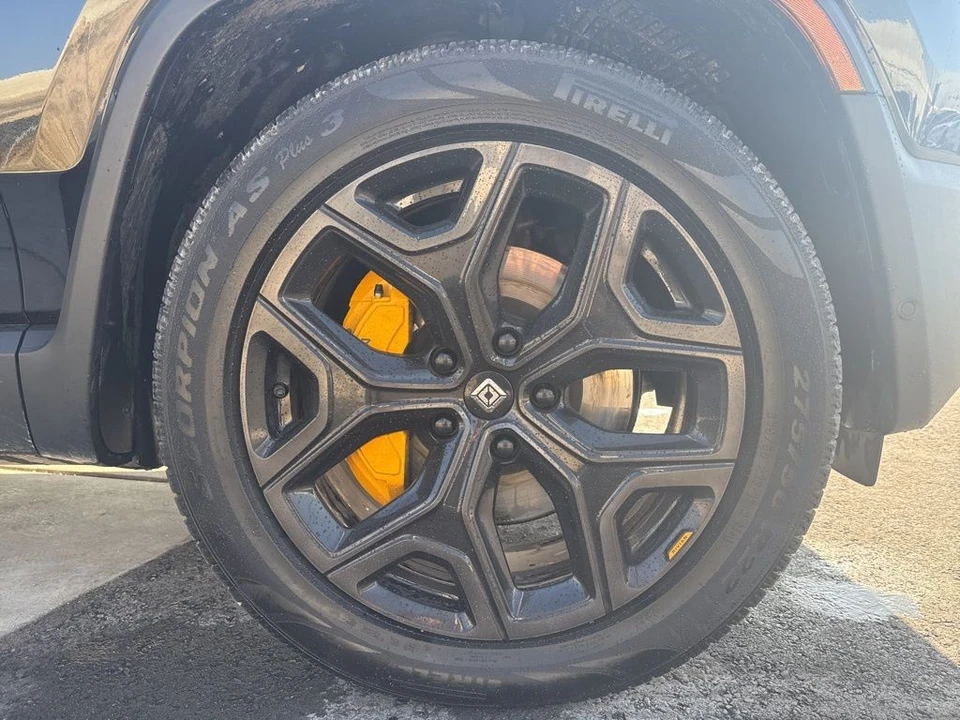 2023 Rivian R1S - Image 9 of 9