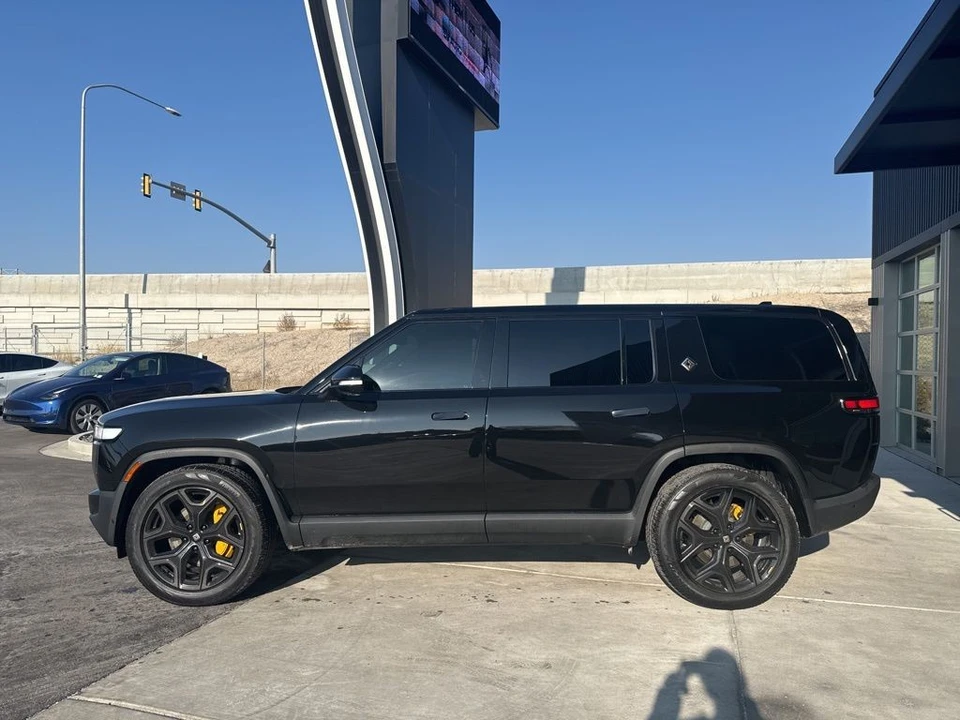 2023 Rivian R1S - Image 4 of 9