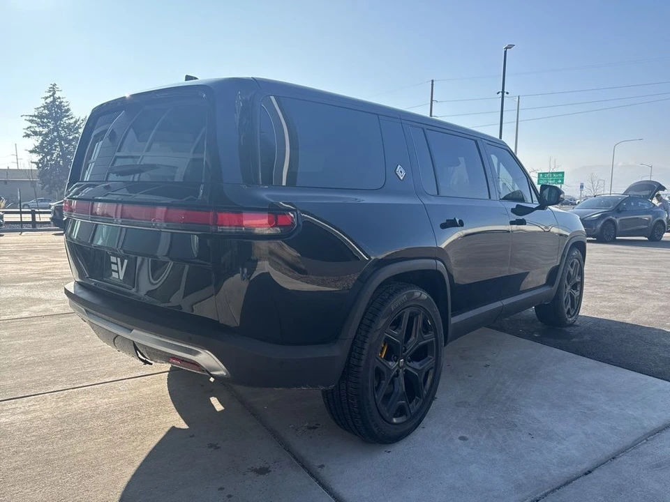 2023 Rivian R1S - Image 7 of 9