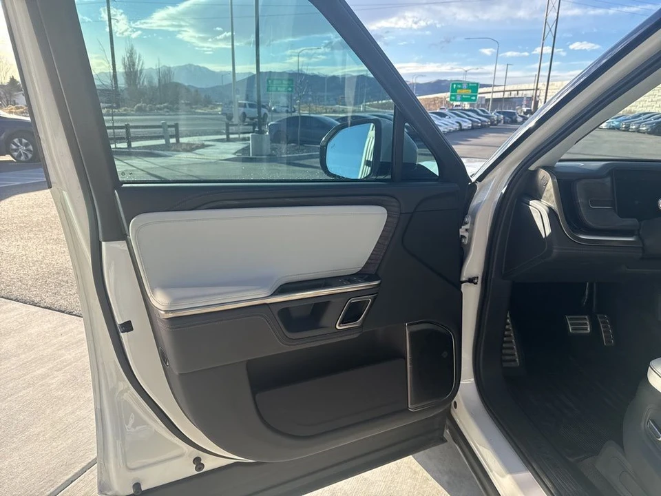 2023 Rivian R1S - Image 11 of 21