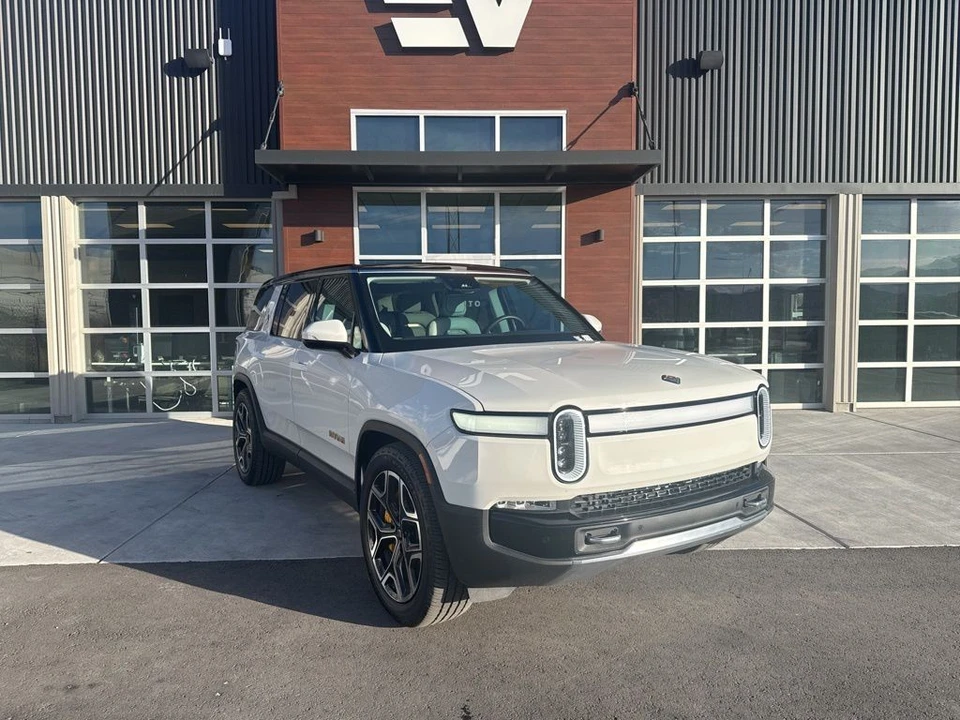 2023 Rivian R1S - Image 2 of 21