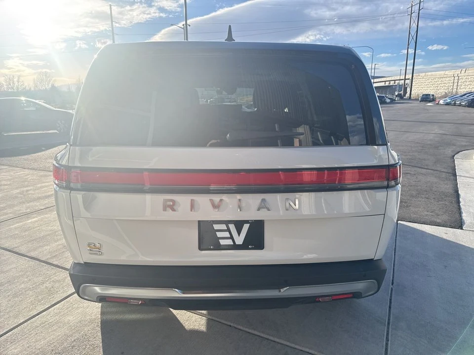 2023 Rivian R1S - Image 7 of 21