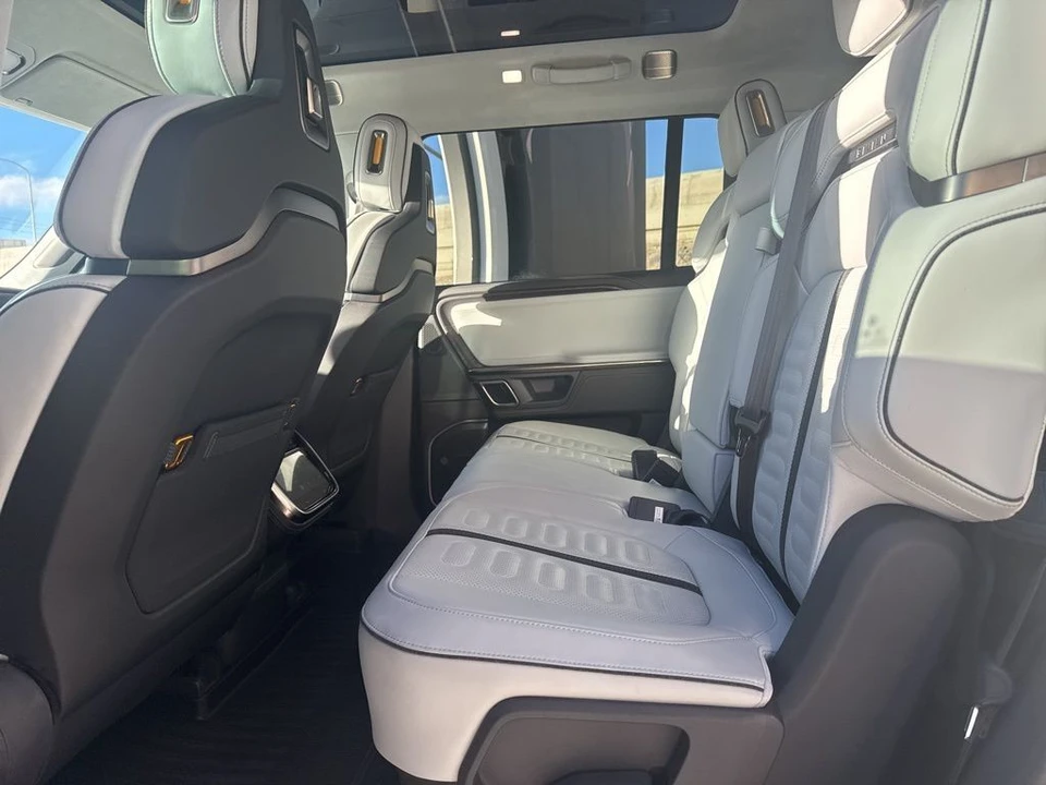 2023 Rivian R1S - Image 16 of 21