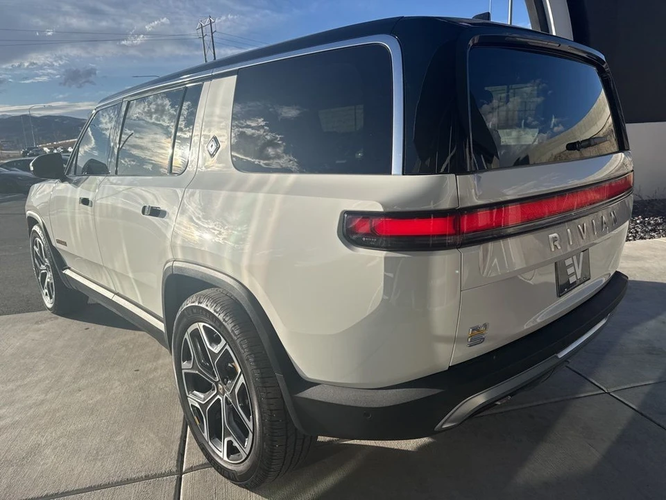 2023 Rivian R1S - Image 6 of 21