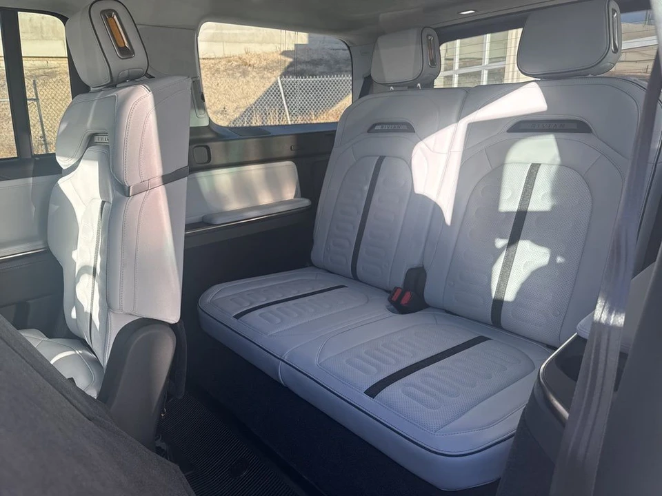 2023 Rivian R1S - Image 17 of 21