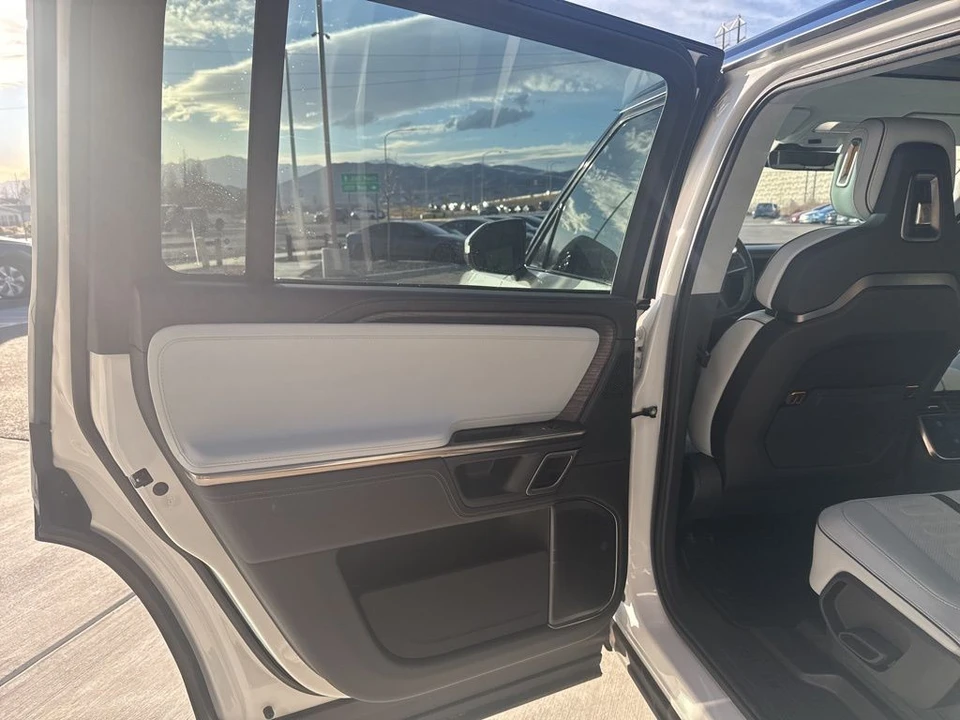 2023 Rivian R1S - Image 14 of 21