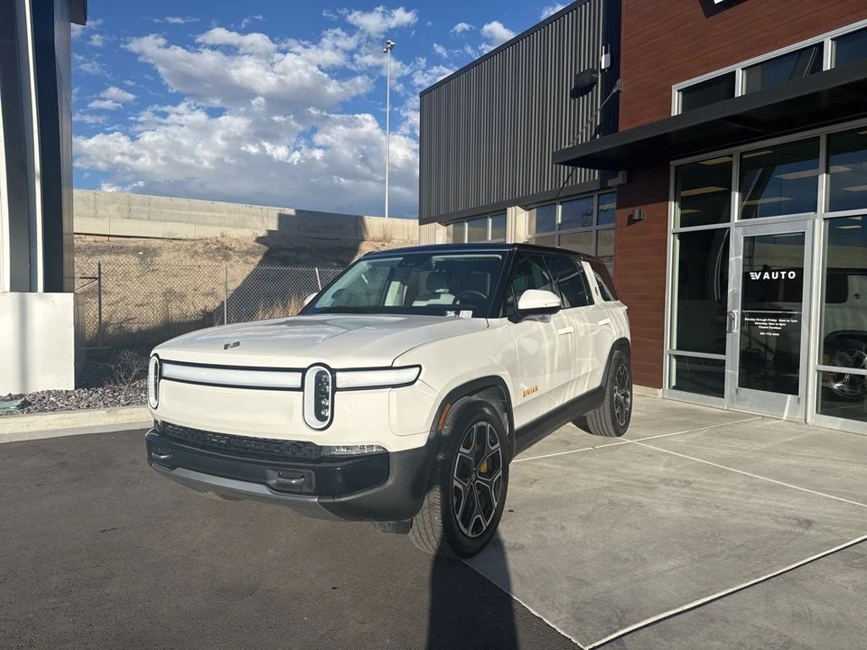 2023 Rivian R1S - Image 4 of 21