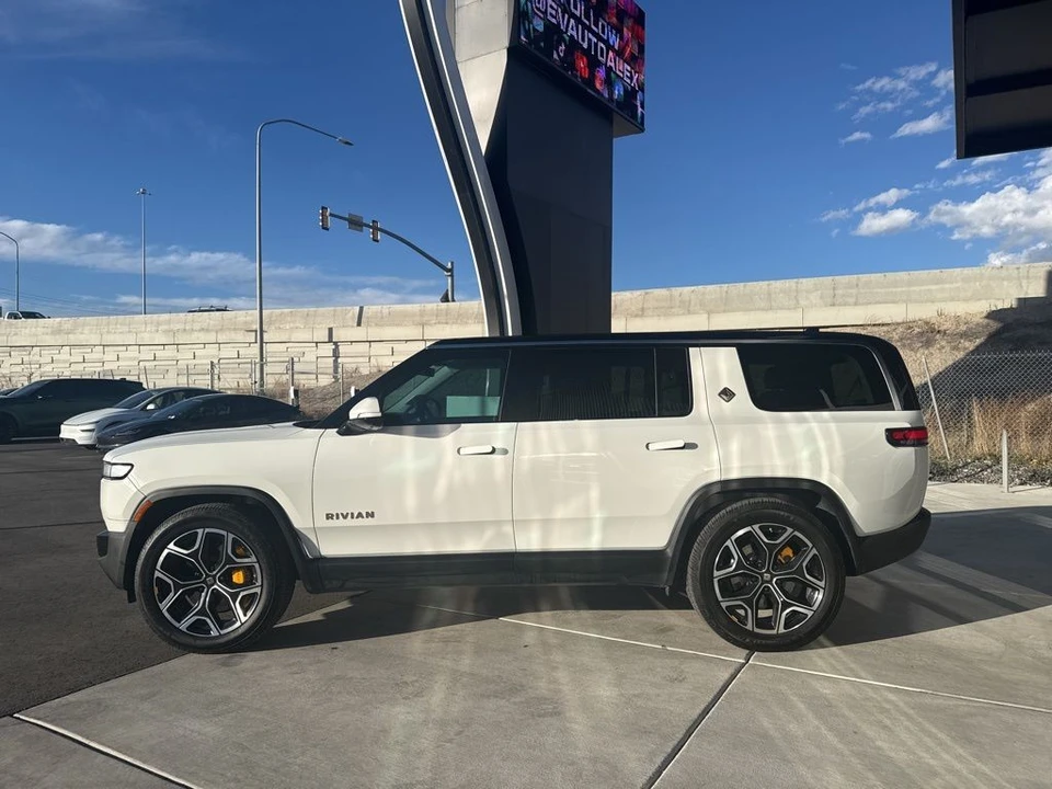 2023 Rivian R1S - Image 5 of 21