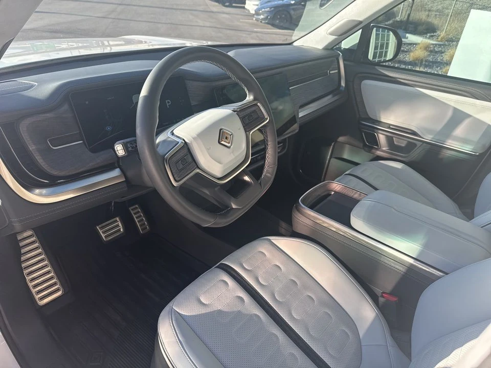 2023 Rivian R1S - Image 12 of 21