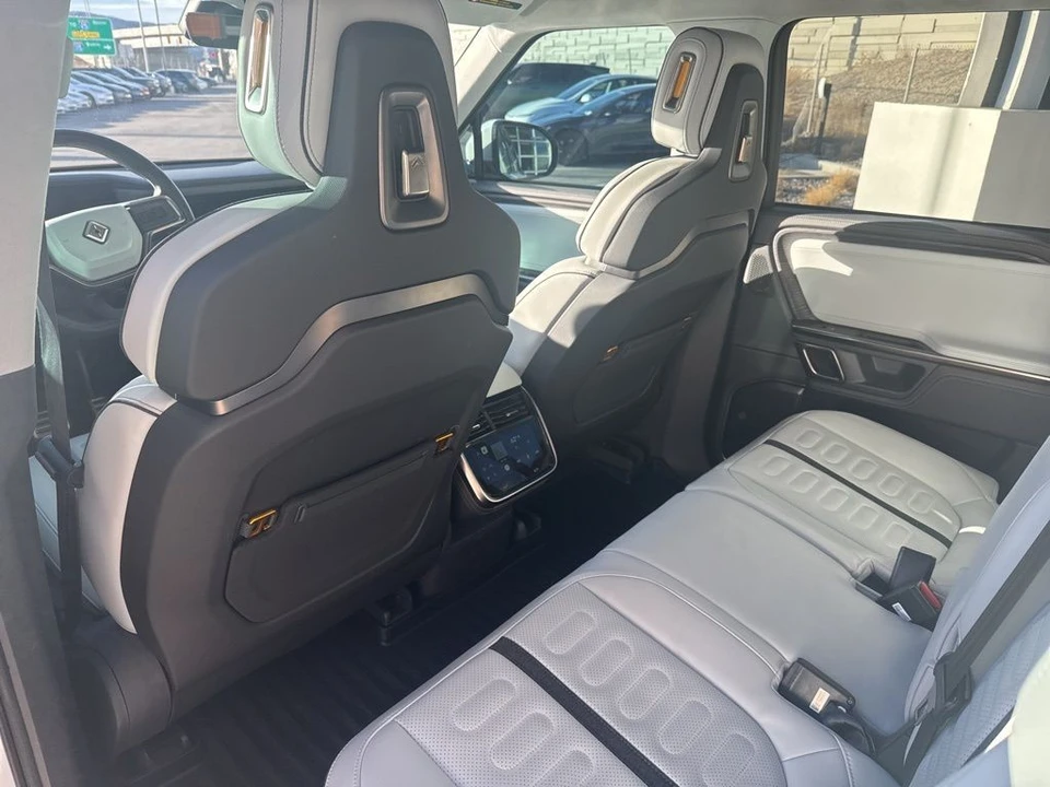 2023 Rivian R1S - Image 15 of 21