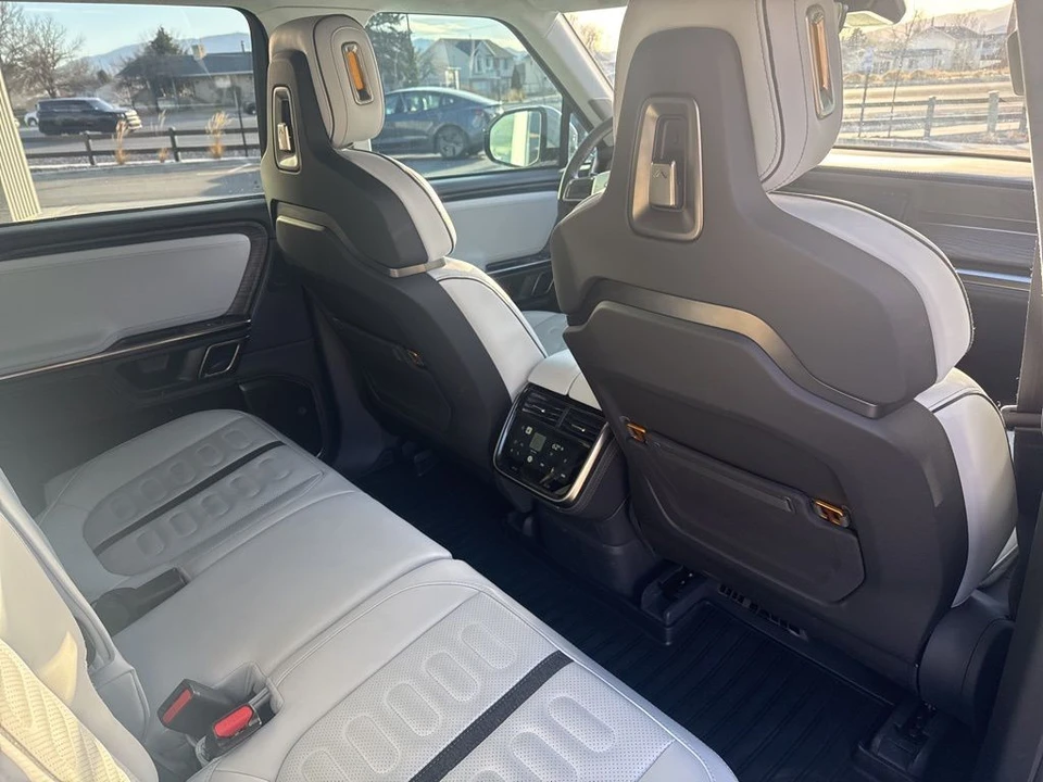 2023 Rivian R1S - Image 21 of 21