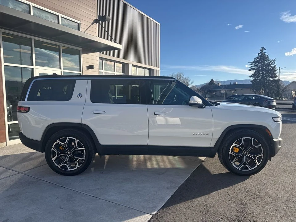 2023 Rivian R1S - Image 9 of 21