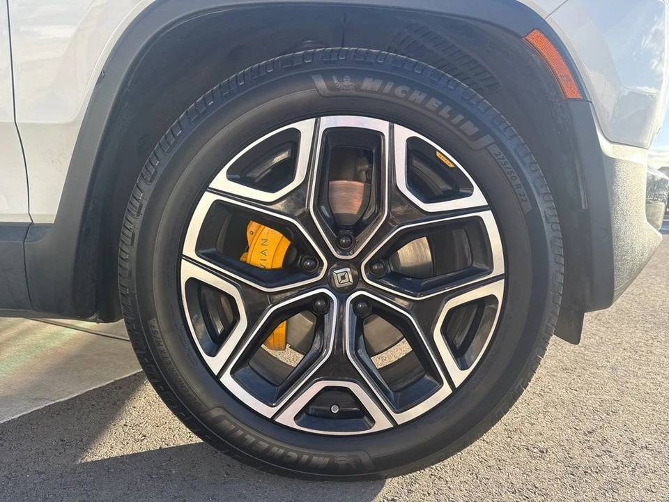 2023 Rivian R1S - Image 10 of 21