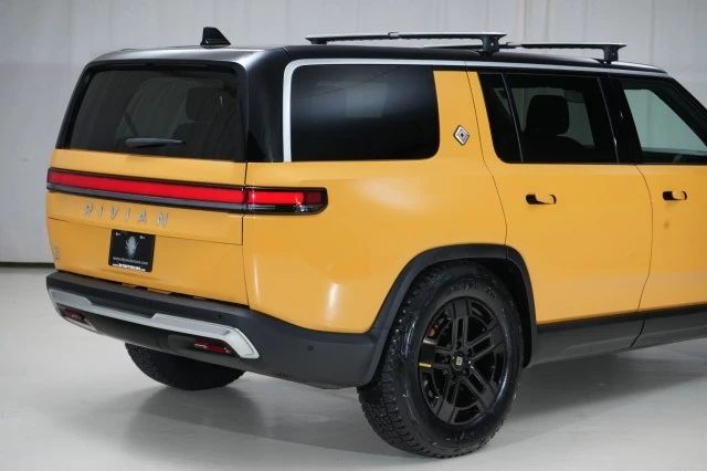 2023 Rivian R1S - Image 10 of 21