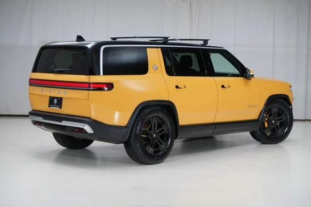 2023 Rivian R1S - Image 11 of 21