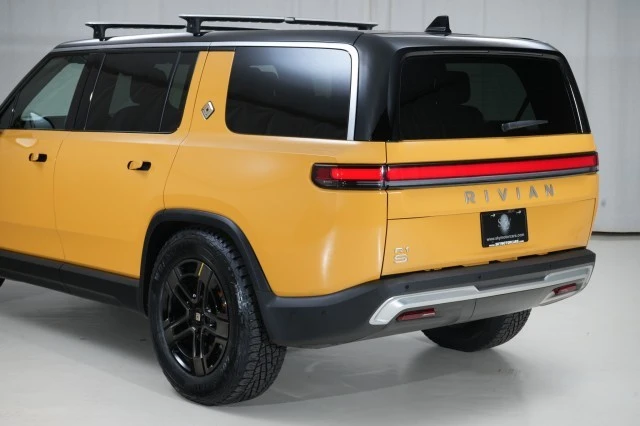 2023 Rivian R1S - Image 15 of 21