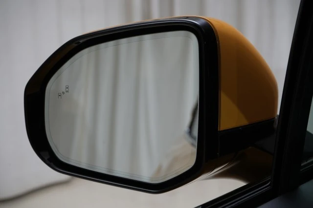 2023 Rivian R1S - Image 21 of 21