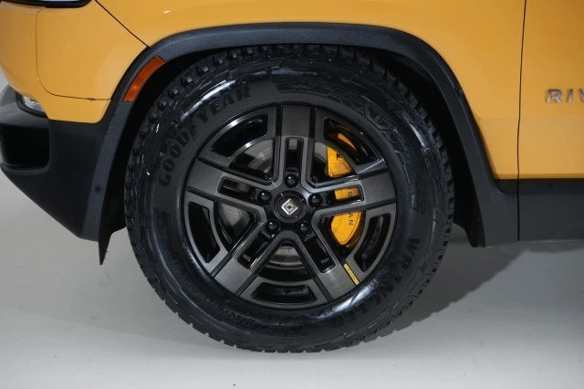 2023 Rivian R1S - Image 17 of 21