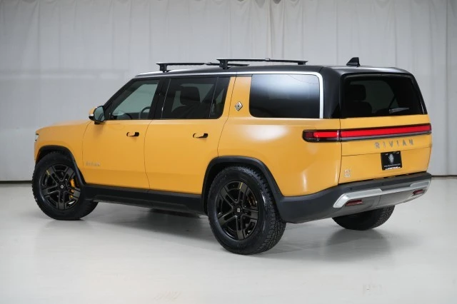 2023 Rivian R1S - Image 16 of 21