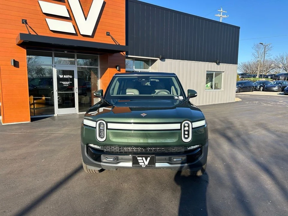 2023 Rivian R1S - Image 2 of 5