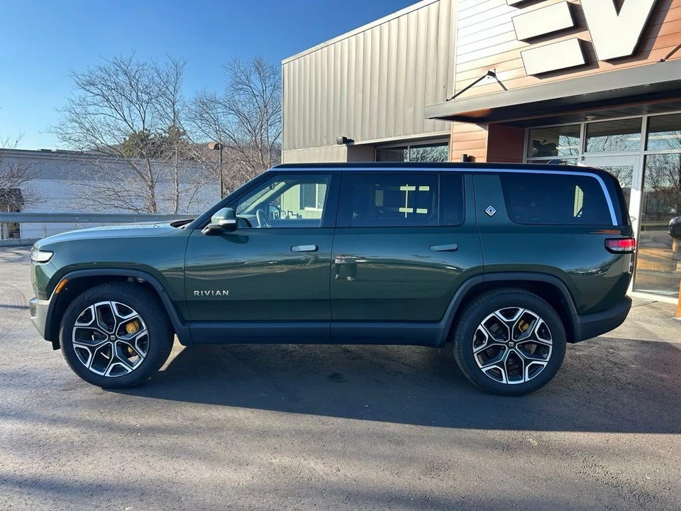 2023 Rivian R1S - Image 5 of 5