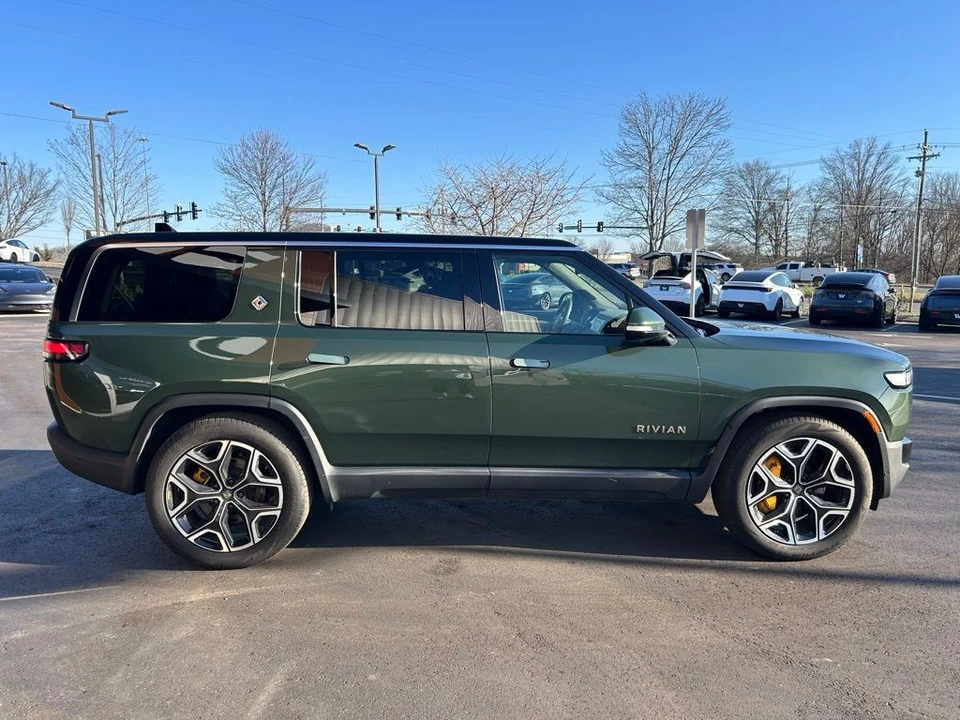 2023 Rivian R1S - Image 4 of 5