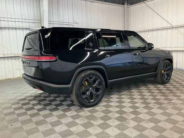 2023 Rivian R1S - Image 4 of 6