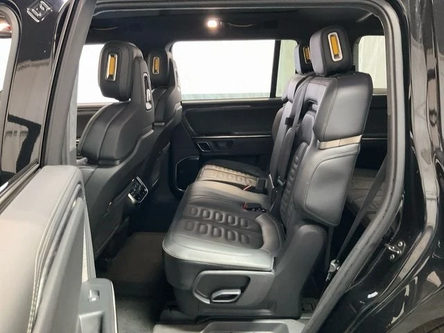 2023 Rivian R1S - Image 5 of 6