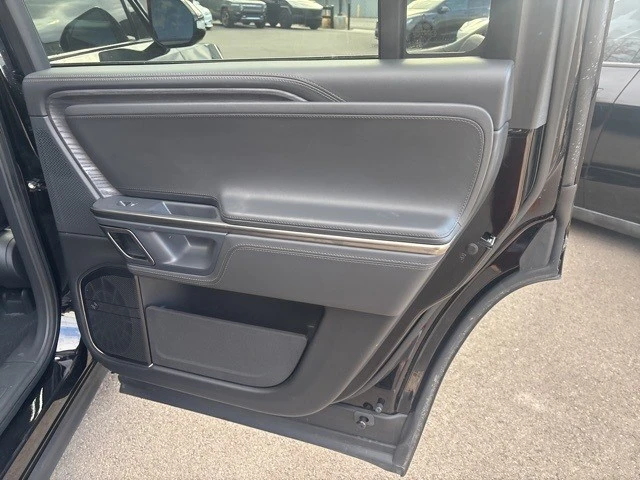 2023 Rivian R1S - Image 18 of 21