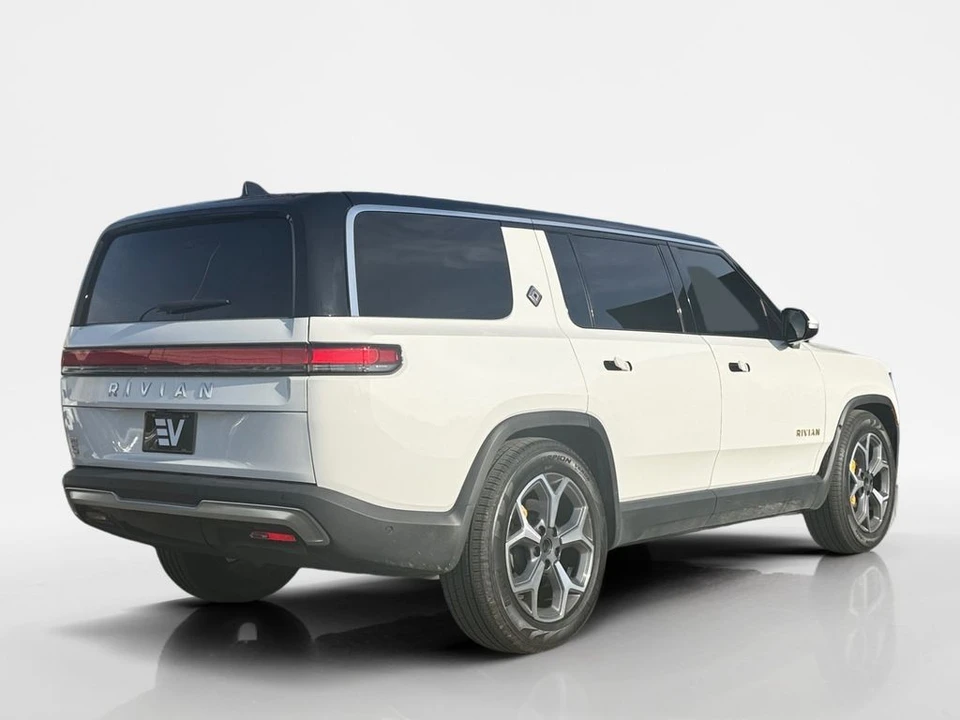 2023 Rivian R1S - Image 8 of 21