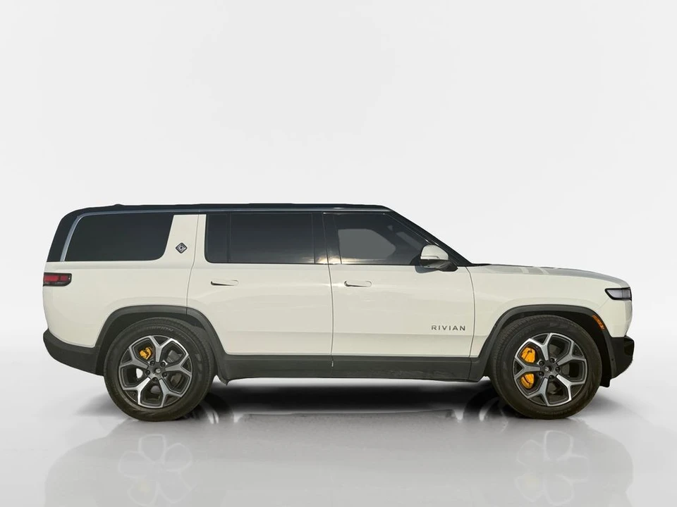 2023 Rivian R1S - Image 9 of 21