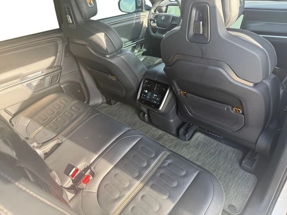 2023 Rivian R1S - Image 19 of 21