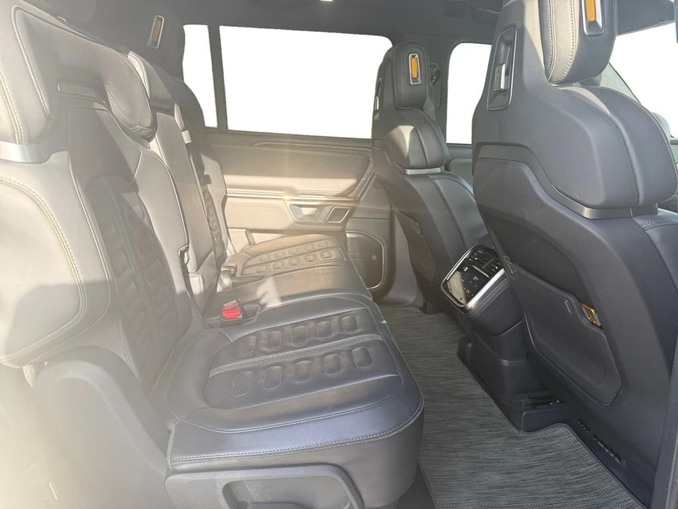 2023 Rivian R1S - Image 20 of 21