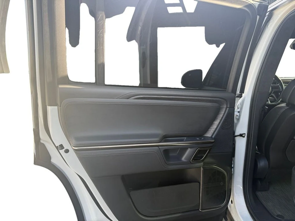 2023 Rivian R1S - Image 14 of 21