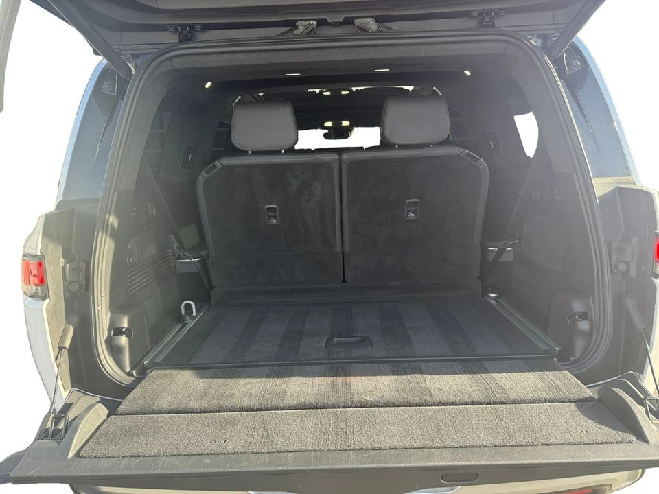 2023 Rivian R1S - Image 17 of 21