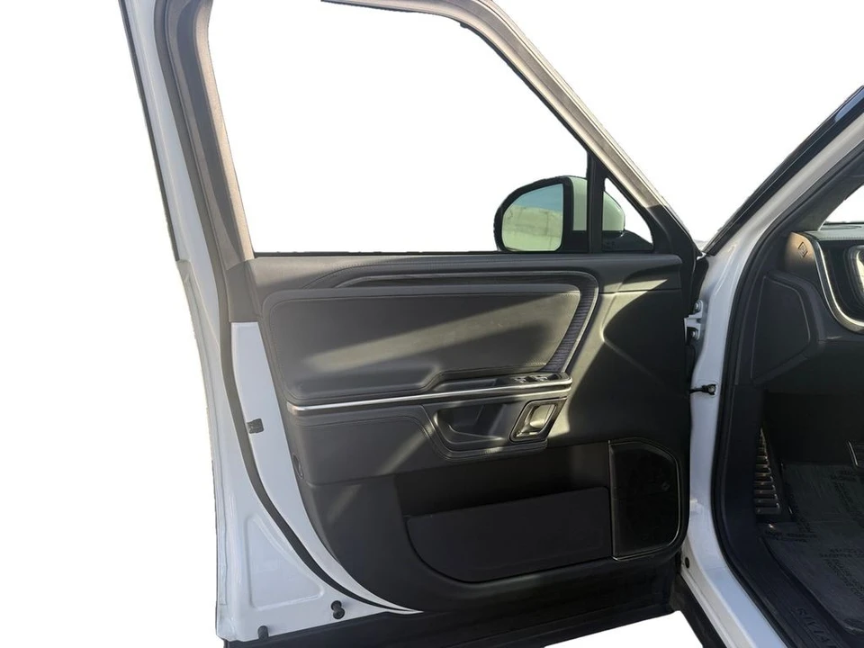 2023 Rivian R1S - Image 11 of 21
