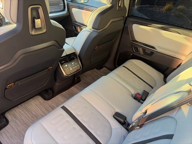 2023 Rivian R1S - Image 15 of 21