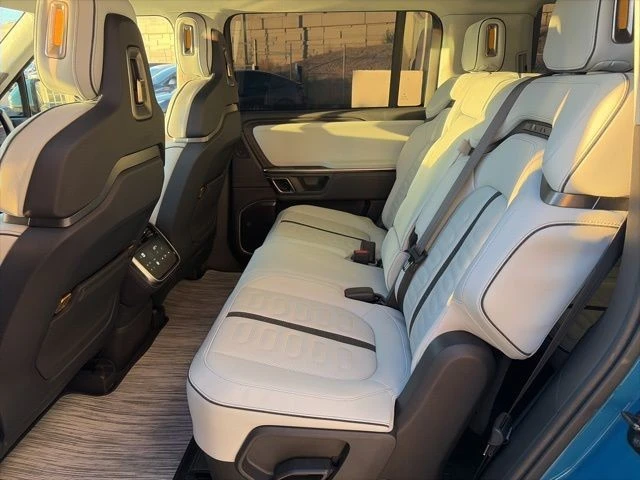 2023 Rivian R1S - Image 16 of 21