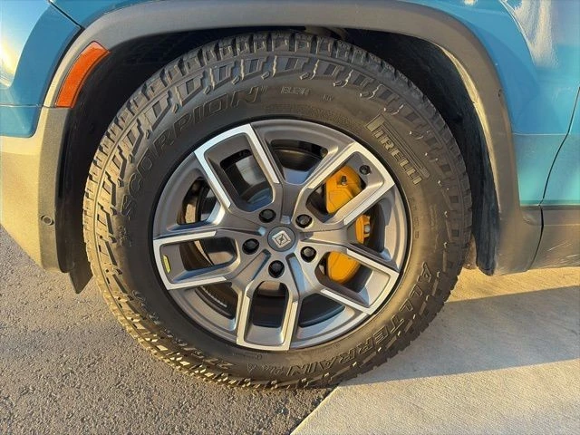 2023 Rivian R1S - Image 10 of 21