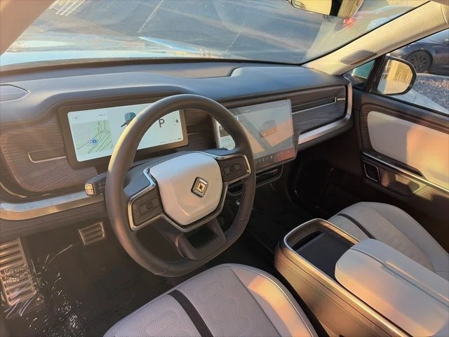 2023 Rivian R1S - Image 12 of 21