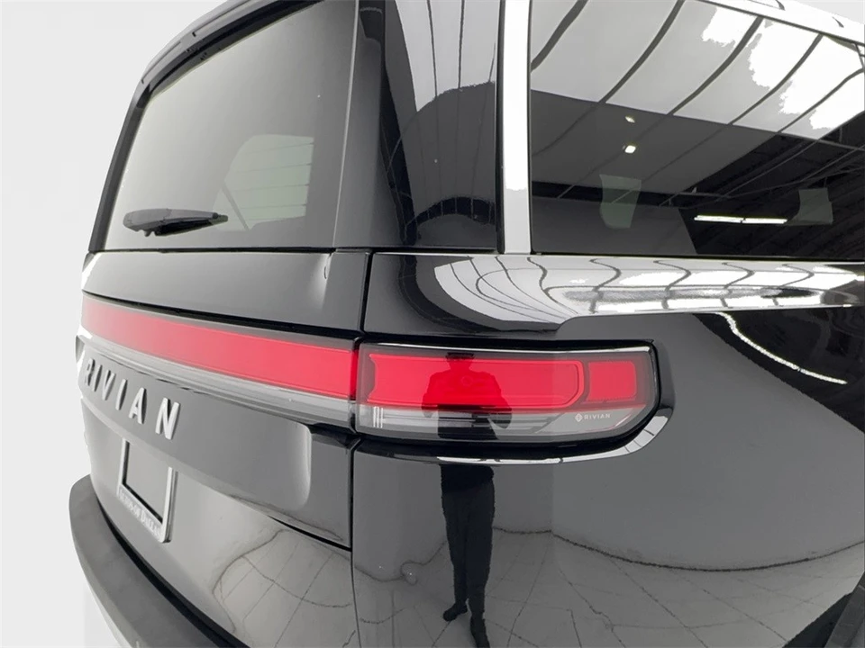 2023 Rivian R1S - Image 9 of 12