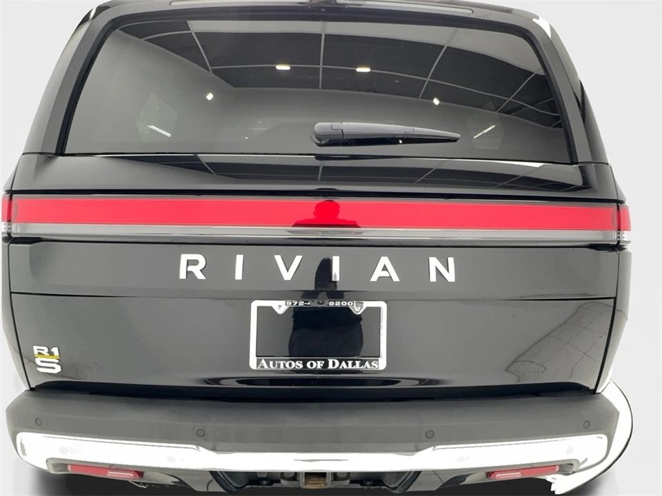 2023 Rivian R1S - Image 10 of 12