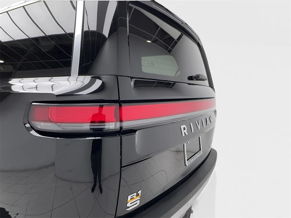 2023 Rivian R1S - Image 11 of 21