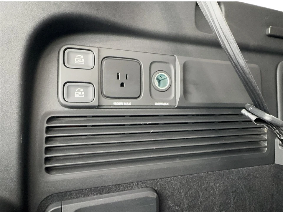 2023 Rivian R1S - Image 13 of 21