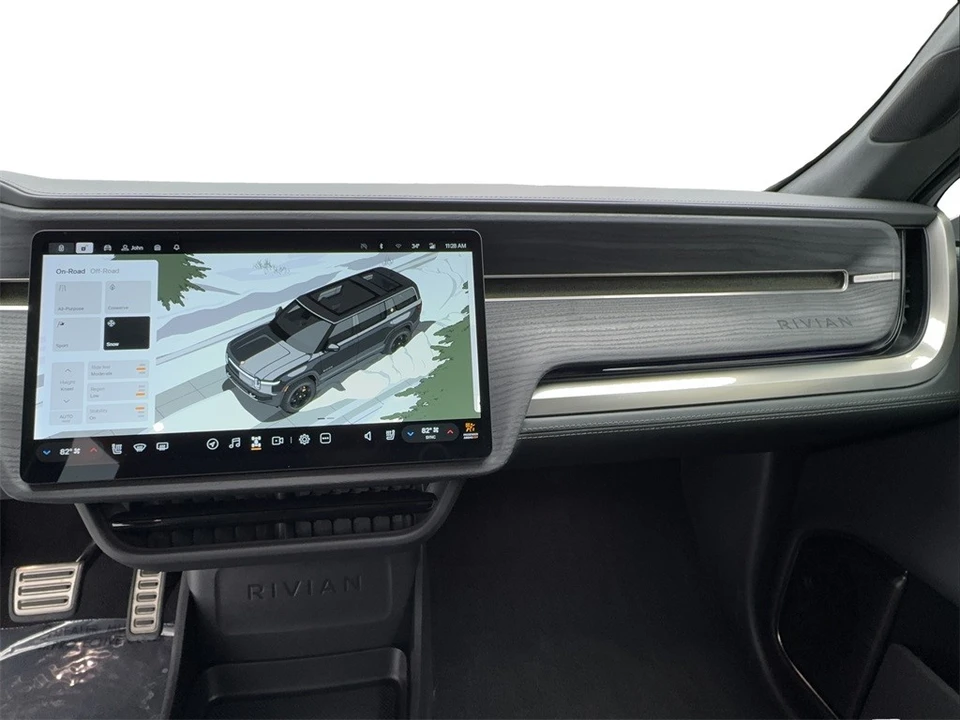 2023 Rivian R1S - Image 20 of 21
