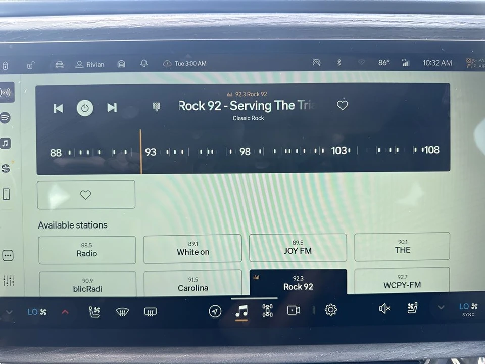 2023 Rivian R1S - Image 20 of 21