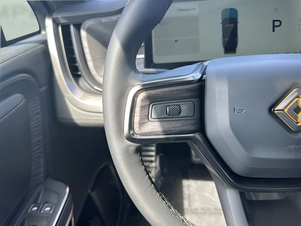 2023 Rivian R1S - Image 17 of 21
