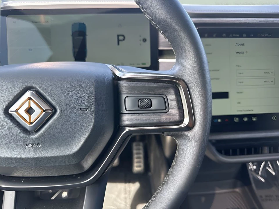 2023 Rivian R1S - Image 18 of 21