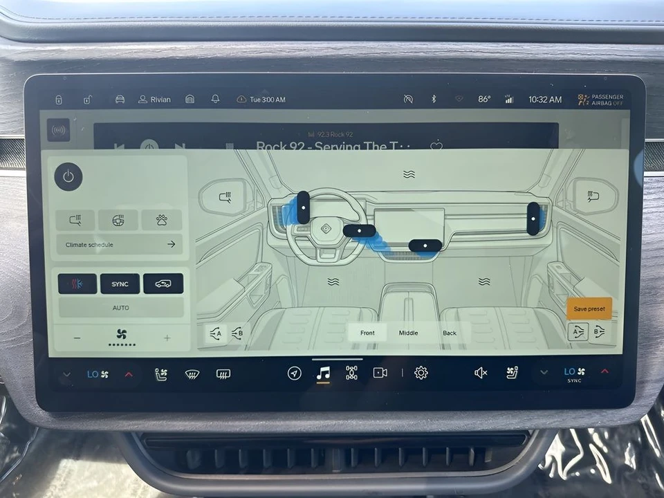 2023 Rivian R1S - Image 21 of 21