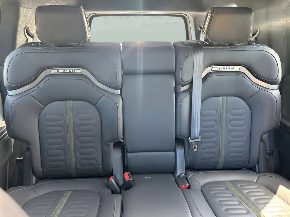 2023 Rivian R1S - Image 12 of 21